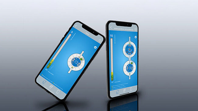 Dwa urządzenia mobilne z aplikacją MIETHKE