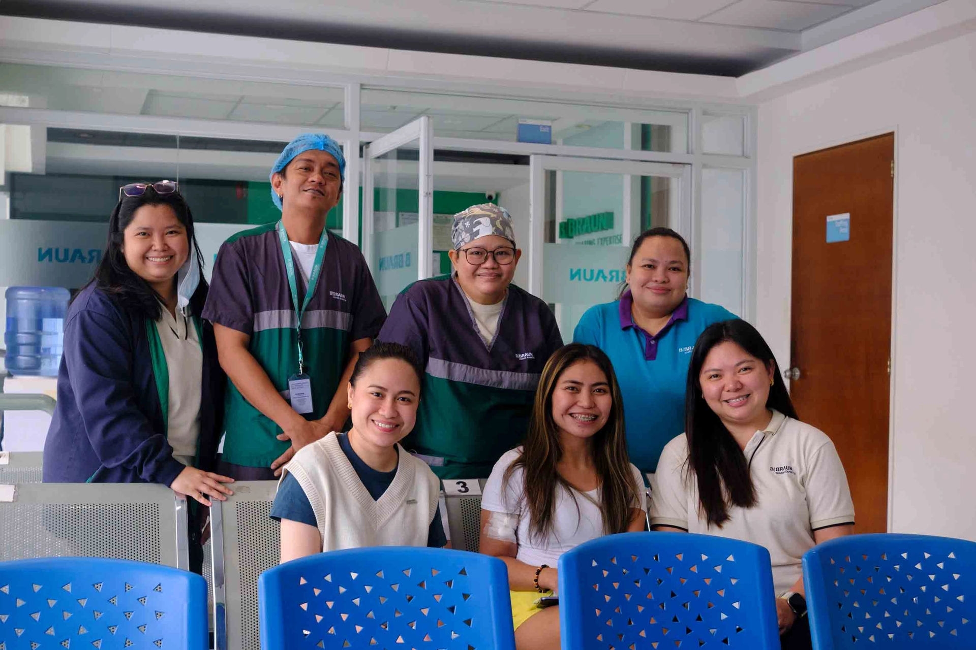 Bernadette i niektóre osoby z jej zespołu