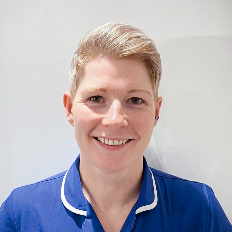 portret uśmiechającej się kobiety