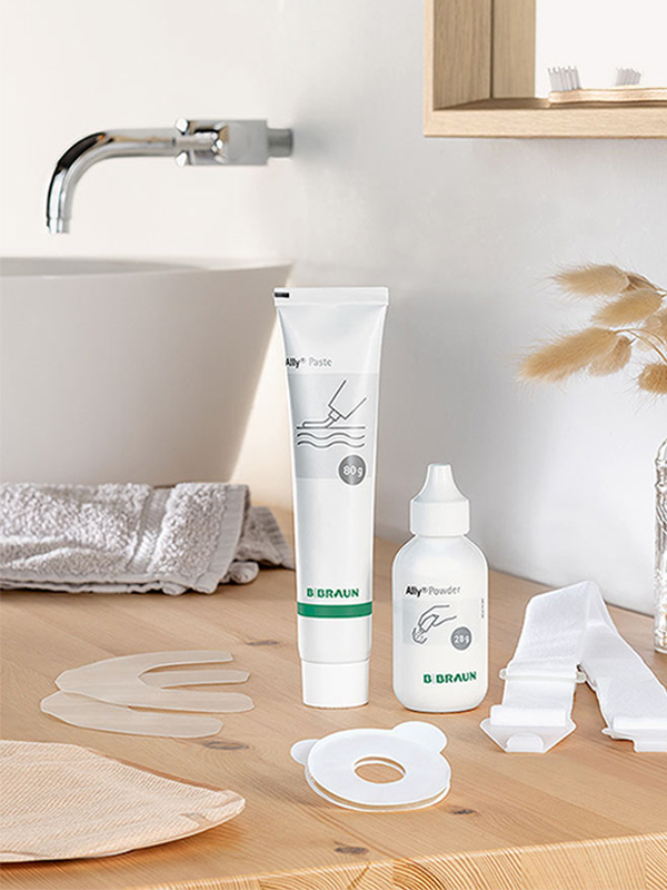 Ally Paste, Ally Powder, Ally Rings, Ally Wafer Extension wystawione na powierzchni w prywatnej łazience.